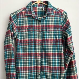 Women’s  Woolrich women’s 2 pockets pleated back button down shirt